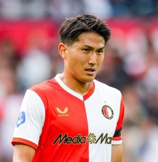 Tsuyoshi Watanabe’s official Feyenoord debut ended in dramatic fashion, a 91st-minute winner sealed the victory