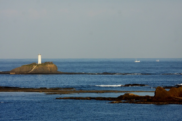 1沖椎根島灯台 (640x425)
