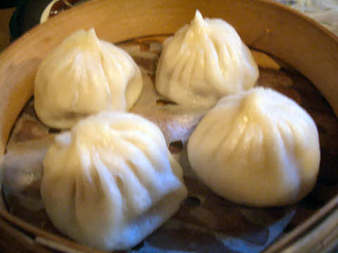 海老小籠包@外灘紅緑灯