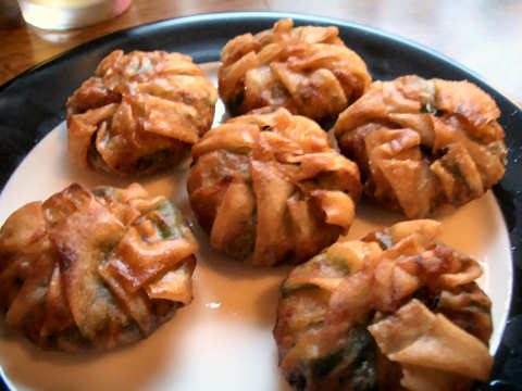 ニラ饅頭@外灘紅緑灯