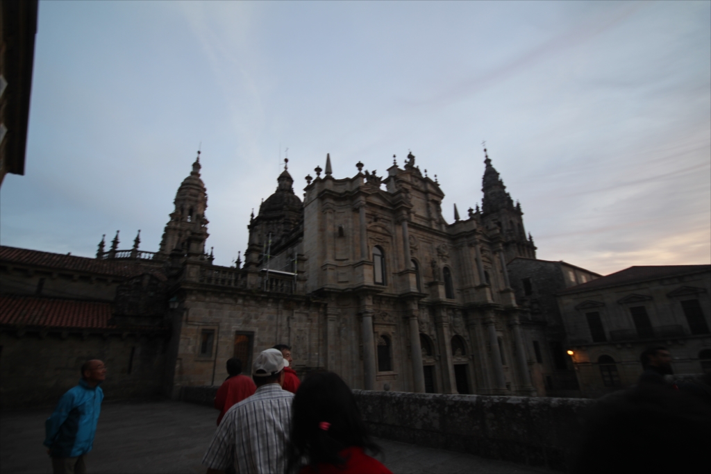 徐々に周囲は薄暗くなる