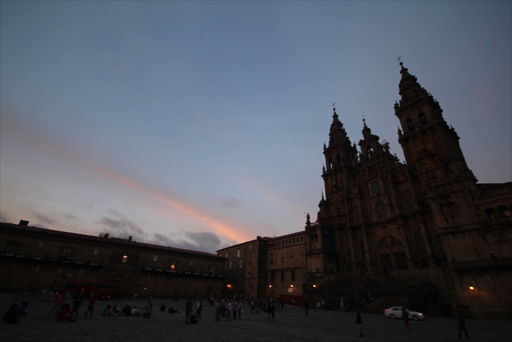 日本だったらとっくにライトアップを開始するだろうに