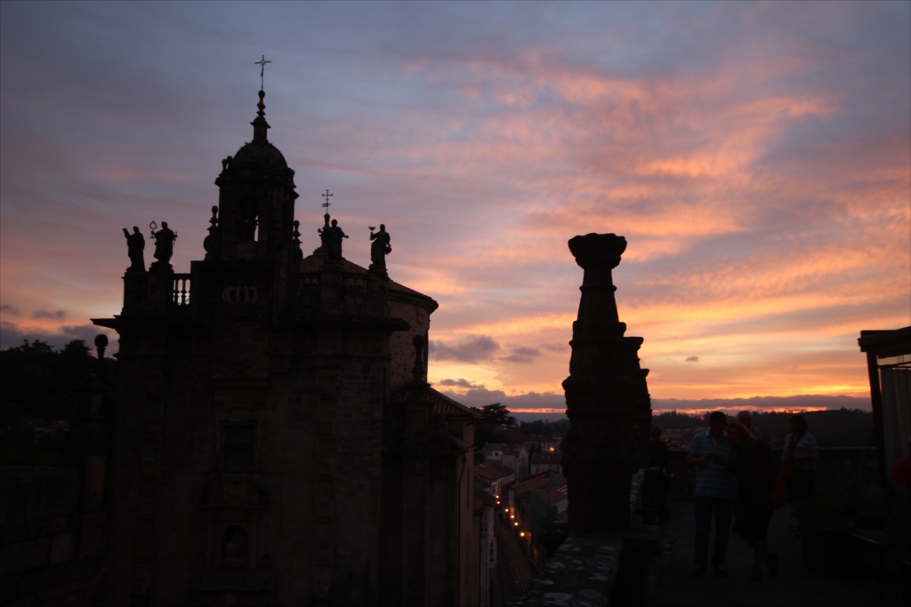 崖下の教会がものすごく幻想的だった_1