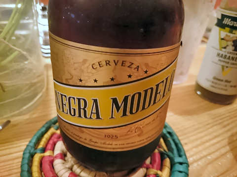ネグラ・モデロ@オラ・タコスバー