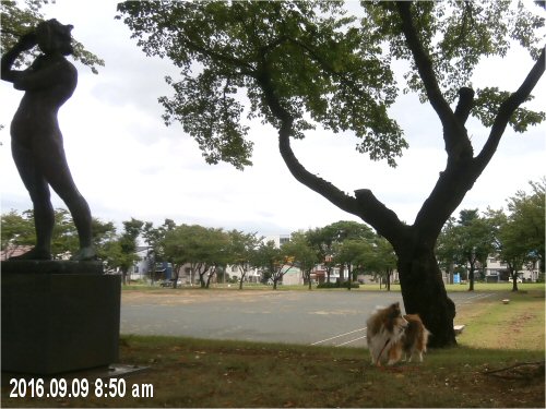 01b 500 20160909 0850 銅像の真似 Erie