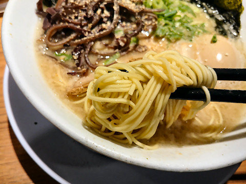 シロマルベース(麺リフティング)@シロマルベース梅田