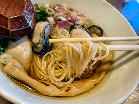 麺リフティング@牡蠣小屋むんちゃん