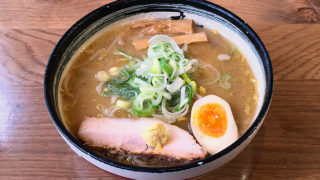 らーめん木蓮に行ってきました!豚骨ベースの濃厚かつすっきりとした美味い一杯が人気のラーメン店!