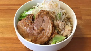 宅麺で「魔人豚 ラーメン(アブラ増し豚2枚)」を注文してみました!二郎出身の美味いインスパイア系!