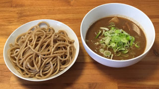 宅麺で「中華蕎麦 とみ田 つけそば」を注文してみました!パンチの強い超濃厚な魚介豚骨スープが美味すぎる!