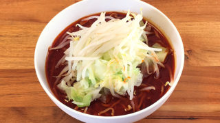 宅麺で「蒙麺 火の豚 火の頂」を注文してみました!豚の旨みが激辛な味わいと絶妙にマッチした美味すぎる一杯!