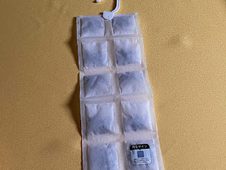 ダイソーのくり返し使える除湿シート