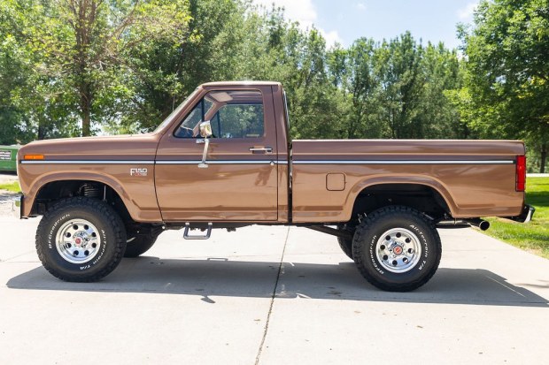 11k-Mile 1985 Ford F-150 XL 4×4