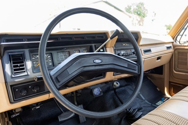 11k-Mile 1985 Ford F-150 XL 4×4