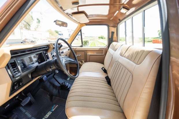11k-Mile 1985 Ford F-150 XL 4×4