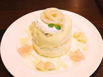 桃の薔薇が咲く!ふわふわのパンケーキが人気のお店から美しい限定が登場 桃の薔薇が咲く!ふわふわのパンケーキが人気のお店から美しい限定が登場