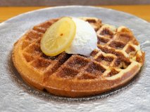 不思議な新食感!自家製フルーツビネガーカフェの「ワッフルパンケーキ」 不思議な新食感!自家製フルーツビネガーカフェの「ワッフルパンケーキ」