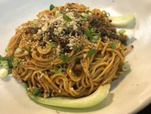 手加減なしのシビレと辛さ!寒い季節でも発汗必至の激辛「汁無担々麺」 手加減なしのシビレと辛さ!寒い季節でも発汗必至の激辛「汁無担々麺」