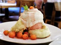 さくらんぼ・レアチーズの2種が登場!ほわんほわん食感の限定パンケーキ さくらんぼ・レアチーズの2種が登場!ほわんほわん食感の限定パンケーキ