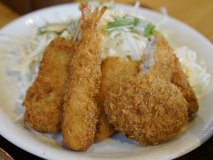 サクサクのフライに副菜も旨い!大盛りでバランスがいい定食屋 サクサクのフライに副菜も旨い!大盛りでバランスがいい定食屋