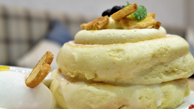 これがパンケーキなの!?ふわふわとろけるレモンづくしのパンケーキ これがパンケーキなの!?ふわふわとろけるレモンづくしのパンケーキ