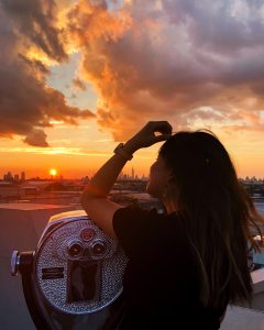 Image of a student looking at the Manhattan skyline while on an International Placement