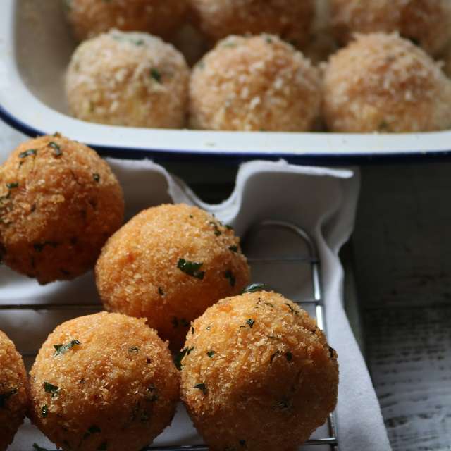 キツネ色になったら掬い油を切る