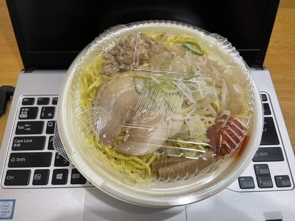 パッケージのフイルムを剥がす