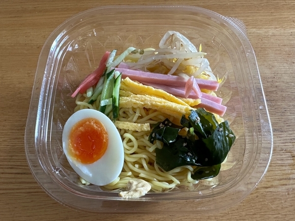 具を麺の上に載せスープをかける