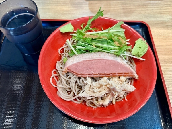 合鴨ロースと蒸し鶏と水菜そば(660円)