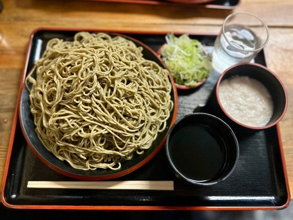 黒胡麻ダッタンそば【大盛600g】(750円)+とろろ芋(150円)+鯖出汁変更(0円)