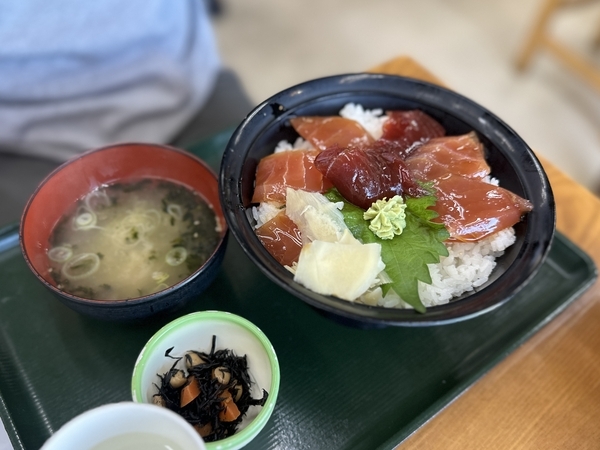 まぐろづけ丼(1540円)たまご抜き