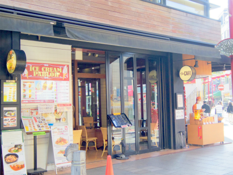 横浜市中区山下町にあるカフェ「The CAFE」外観