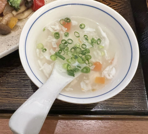 埼玉県所沢市くすのき台1丁目にある中華料理店「北京飯店 グランエミオ所沢店」ランチのスープ