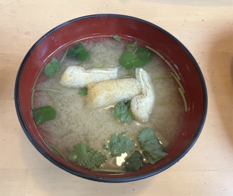 千葉県成田市飯田町にある「レストラン 味楽亭」定食の味噌汁