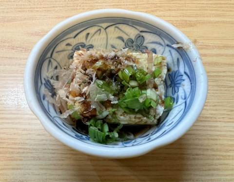 東京都葛飾区立石4丁目にある鳥料理、魚料理の「鳥久」お通し(冷奴)