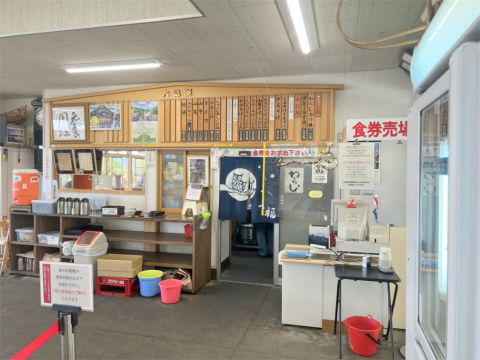 埼玉県秩父市三峰にある定食店「三峯山 大島屋」店内