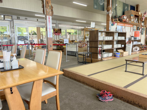 埼玉県秩父市三峰にある定食店「三峯山 大島屋」店内