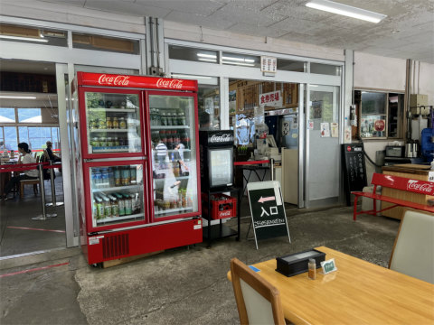 埼玉県秩父市三峰にある定食店「三峯山 大島屋」店内