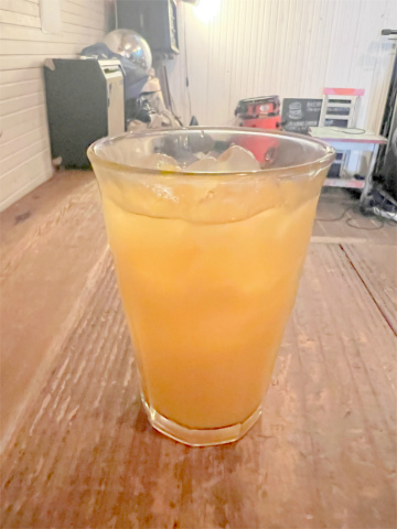 神奈川県横浜市港北区高田東1丁目にあるハンバーガーショップの「WADASHOKUDO(和田食堂)」マンゴージュース