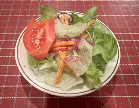 神奈川県横浜市中区野毛町1丁目にある「洋食 キムラ 野毛店」ポークカツセットのサラダ