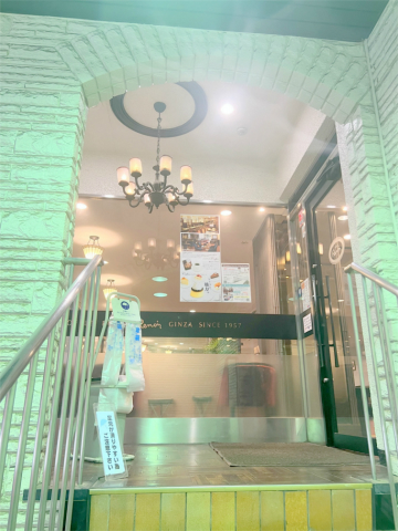 東京都荒川区西日暮里5丁目にある喫茶店「COFFEE ROOM GINZA Renoir 喫茶室ルノアール 西日暮里第一店」店舗入口