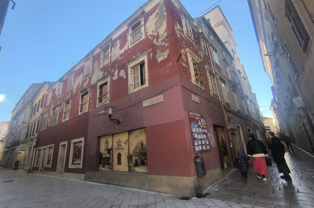 mihe klaića opožarena zgrada mihe klaića opožarena zgrada