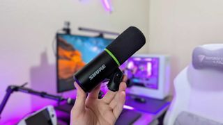 Image of the Shure MV6 USB microphone.