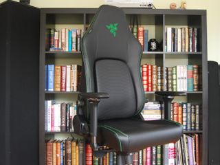 Razer Iskur V2