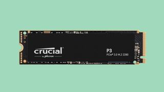 Crucial P3 SSD med en grön bakgrund