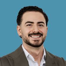 Kamiar Bar Bar Teaching Finance + Teaching Socials Geschäftsführer