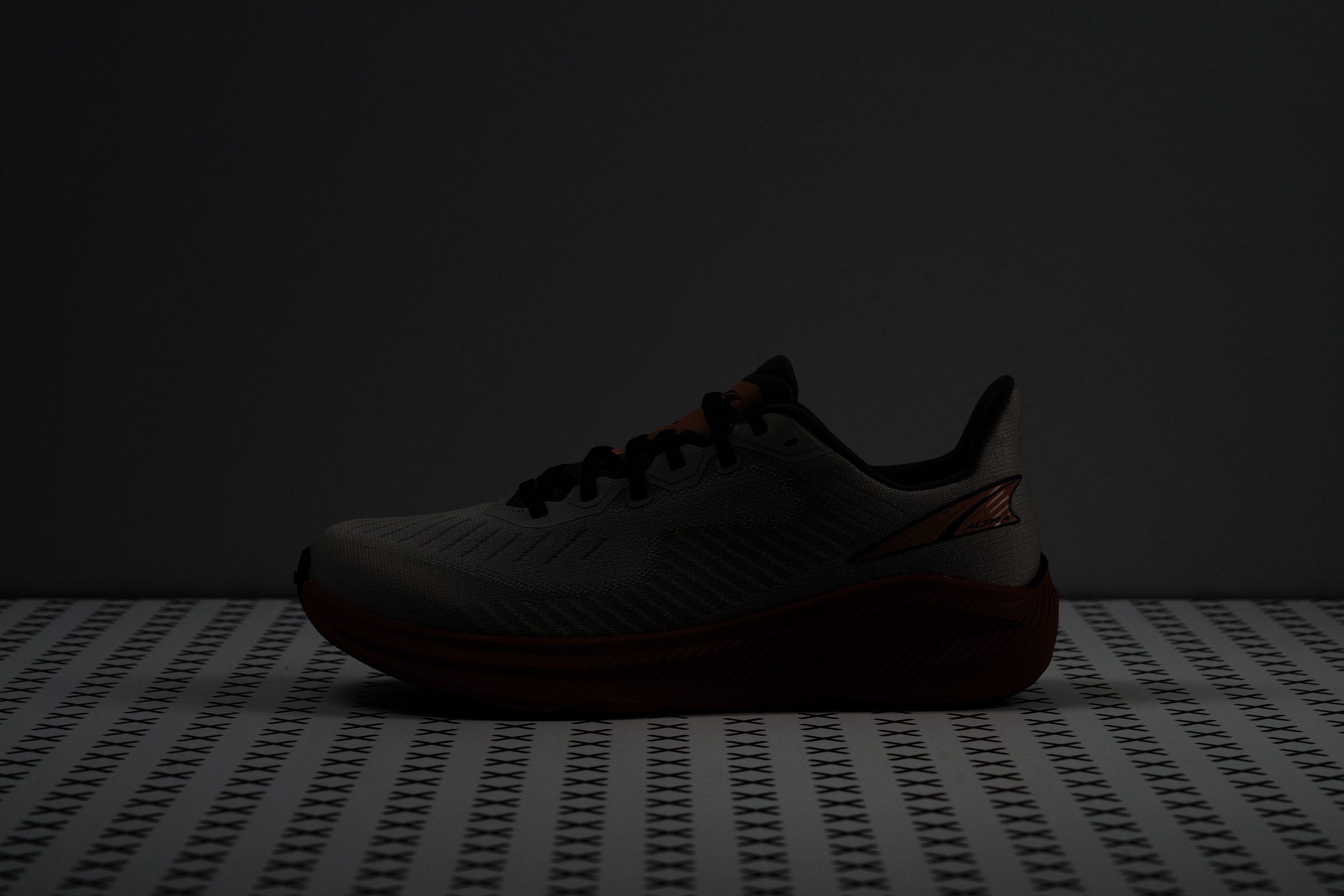 Altra Experience Form Reflective elements
