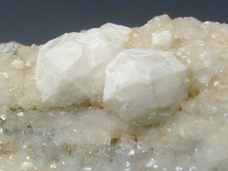 アンモニオ白榴石