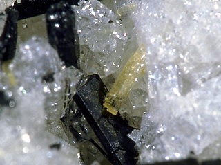 ヒオルダール石